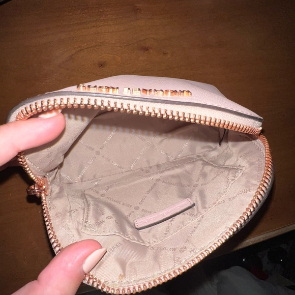 Michael Kors cosmetic bag - Picture 3 of 4